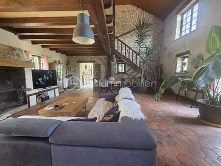 maison charentaise de 277 m² à montjean