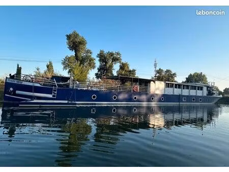 hébergement flottant – 185 m² – clé en main – canal d’arles à bouc