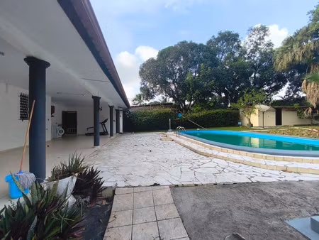 maison plain pied 5 pieces avec piscine + dependance t2
