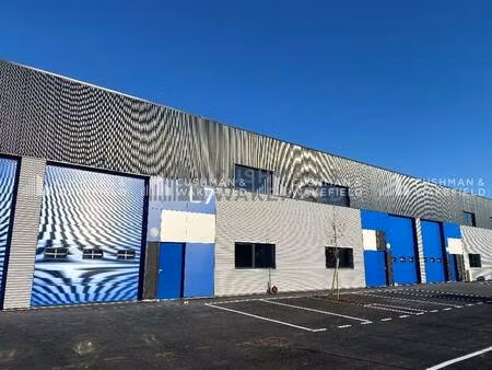 local d'activités à louer