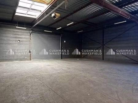 local d'activités à louer