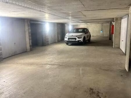 garage/stationnement à vendre