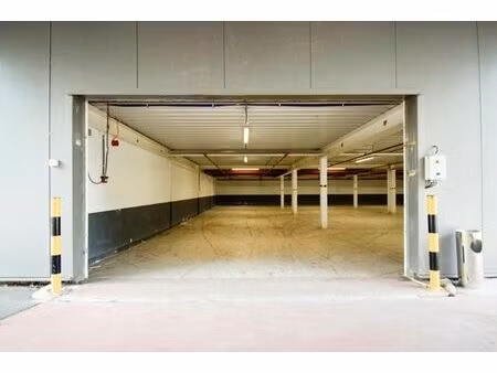 à louer : unité pme 512 m² avec bureau et quai – kruibeke