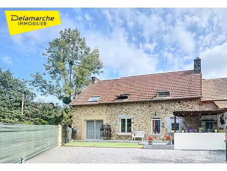 maison d'habitation à avranches ( 50300 ) de 5 pièces proche toutes commodités et a 84 .