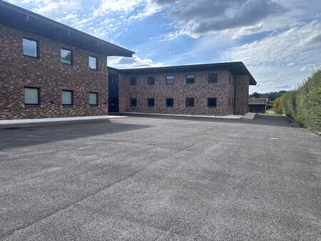 location local commercial 1 pièce  100.00m²  mennecy