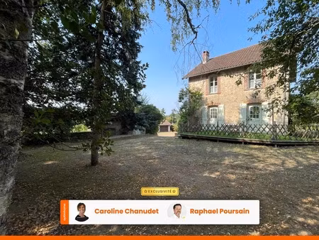 maison individuelle 3 chambres et double garage avec jardin attenant