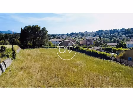 vente terrain 1200 m² à la crau (83260)  329 000 €