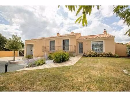 vente maison piscine à froidfond (85300) : à vendre piscine / 124m² froidfond