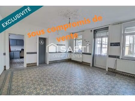 maison semi-mitoyenne au potentiel de 110m2 hab.  cour  garage et dépendance. en centre vi