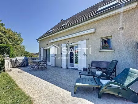 maison 4 chambres et un bureau avec sous-sol.