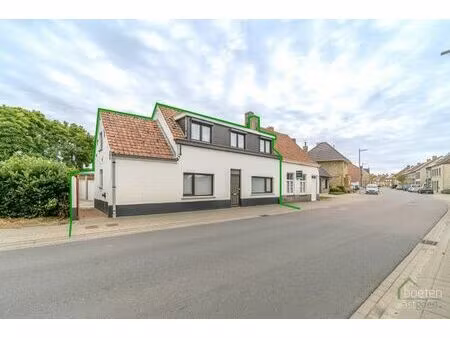 alveringem: leuk maar wel op te smukken huisje met heel w...