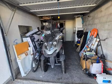 garage de 40m² environ pour stationnement  stockage et ou atelier