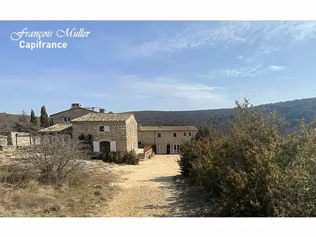 propriété gîtes et chambres d'hôtes 20 ha - 550 m2 à banon