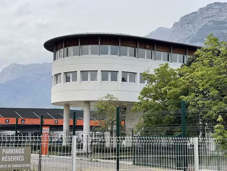 vente locaux professionnels 1317 m² à varces-allières-et-risset (38760)  1 627 684 €