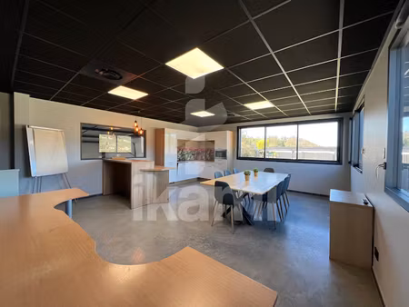 vente locaux professionnels 550 m² à la tour-du-pin (38110)  856 000 €
