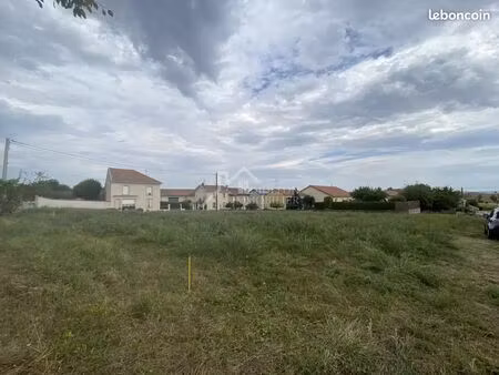 terrain 621 m² port-sur-seille