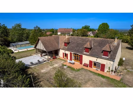 spacieuse longère en pierre avec piscine abritée