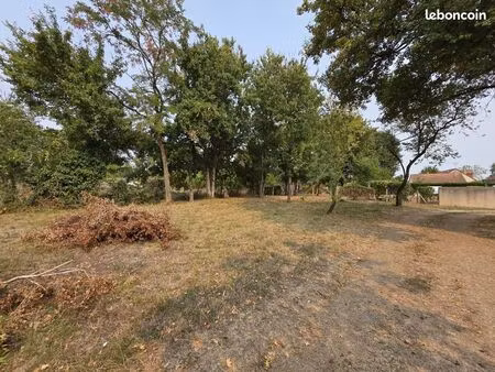 terrain 1097 m² les bordes