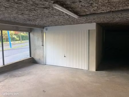 location place de parking boxée / box de 13m2 - 29 5m3 - vidéosurveillance 24/7