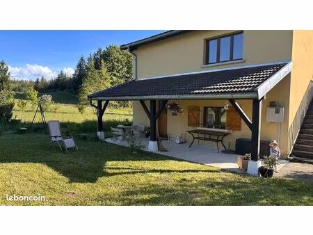 charmante maison de campagne – 130 m² habitables – 3 650 m² de terrain – longchaumois  jur