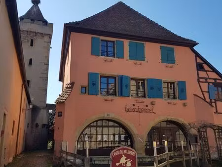 restaurant avec terrasse et cave voûtée à louer ou à acheter