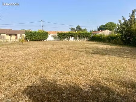 terrain 726 m² port des barques