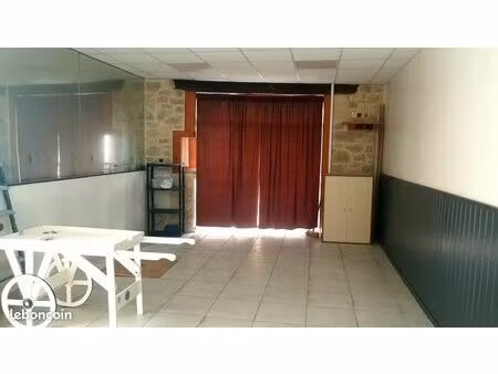 a louer local commercial / bureaux 30 m2 dans centre de ste livrade sur lot