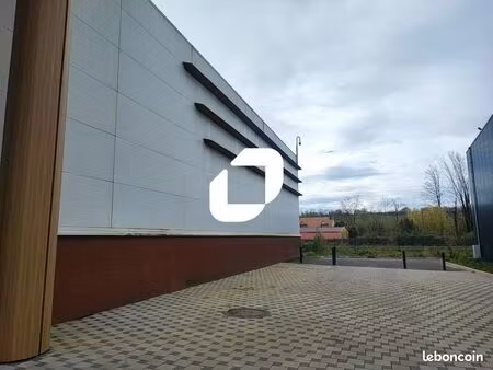 local commercial 210 m²