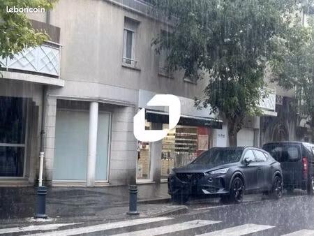 local commercial 64 m²