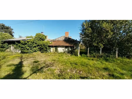 medoc-valeyrac  ensemble à rénover de 2 maisons