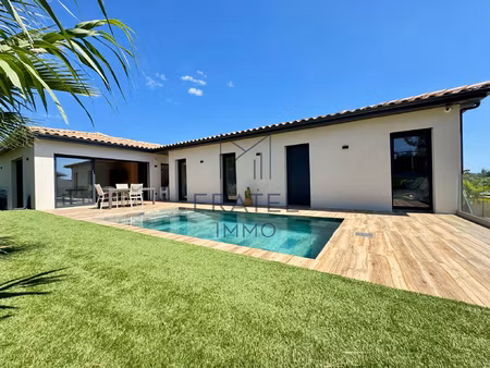 villa t5 de plain-pied avec piscine