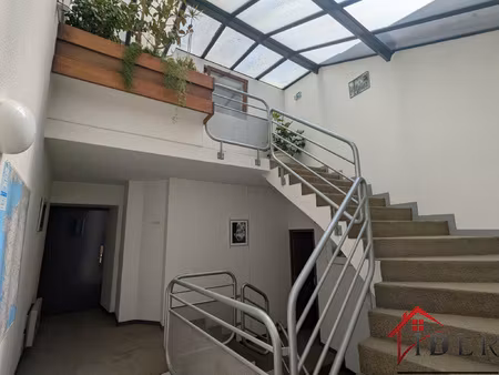 ancien hôtel à réhabiliter  12 chambres  lumineux