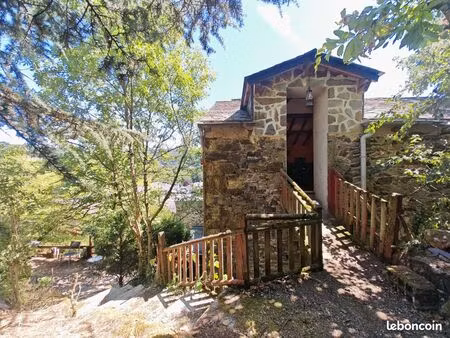 maison de caractère avec jardin et terrasses