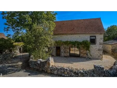 secteur figeac - ravissante maison de charme en pierre restaurée sur 1002 m² avec jacuzzi