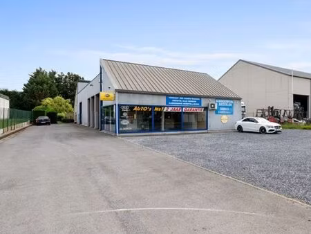 à vendre : bâtiment industriel avec habitation dans la zone