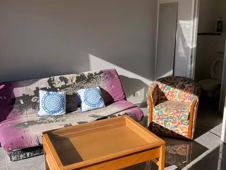 location meublée long terme de 4 studios neufs avec grands espaces communs intérieurs et e