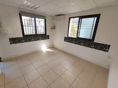 location locaux professionnels 1 pièce 20 m² à eguilles (13510)  375 €