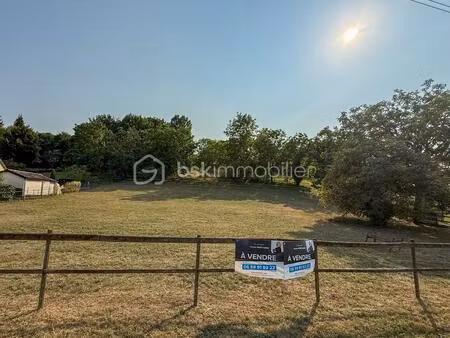 terrain de 2 198 m² à seigy