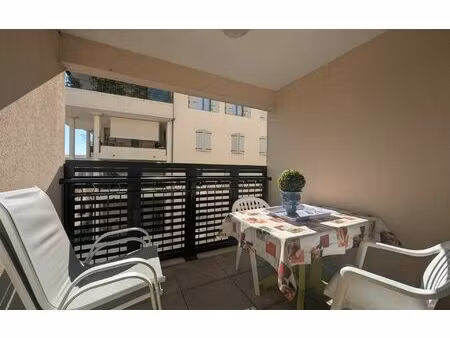 location appartement  m² t-2 à uzès  700 €