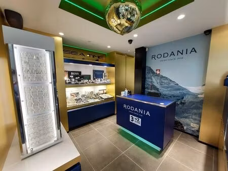 local commercial idéalement situé au cœur de de panne