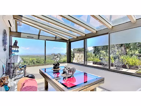 en exclusivite villa de 185m² avec panorama exceptionnel et un calme absolu sur la plaine 