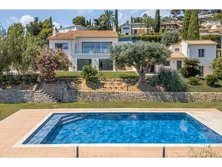 brusquets / retenaou - maison renovee avec vue mer  dependances et piscine.