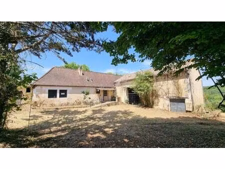 maison en pierre avec vue