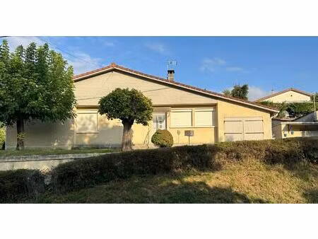 plain pied des années 70 avec 4 ch et 2 garages