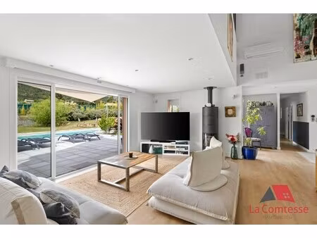 villa de luxe à vendre à châteauneuf-le-rouge