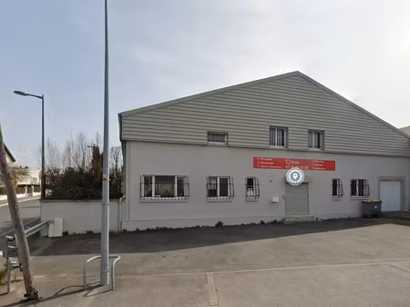 tinqueux : bâtiment mixte