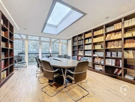 immeuble de bureaux à vendre au centre de dinant