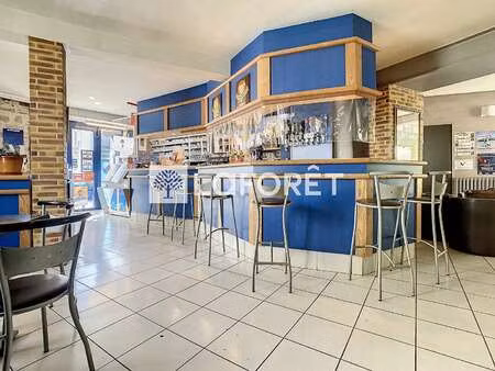 vente bureaux et commerces à mauléon (79700) : à vendre / 227m² mauléon