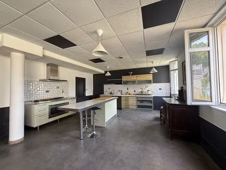 ancienne ecole renovee au gout du jour