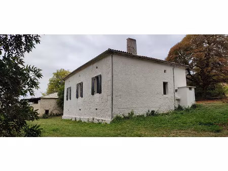 maison de campagne de type quercynois en pierre avec dépenda